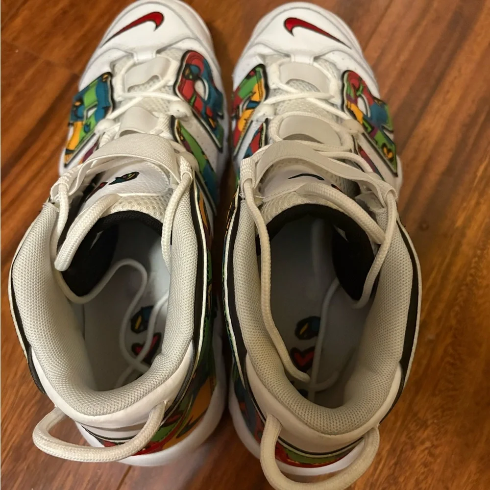 Nike Air More Uptempo
Peace, Love, Swoosh - Picture 7 of 9